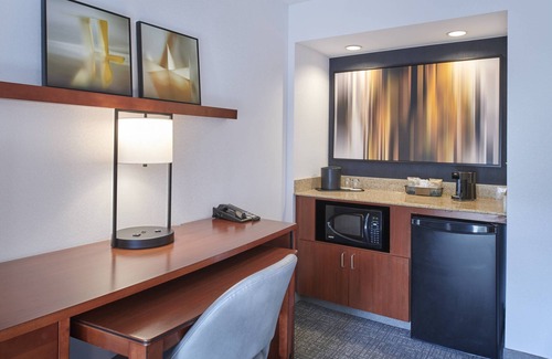 Troy Hotel | Courtyard by Marriott Detroit Troy