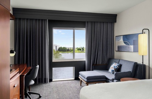 Evansville Hotel | Courtyard by Marriott Evansville East