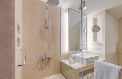 Sushant Lok Hotel | Courtyard by Marriott Gurugram Downtown