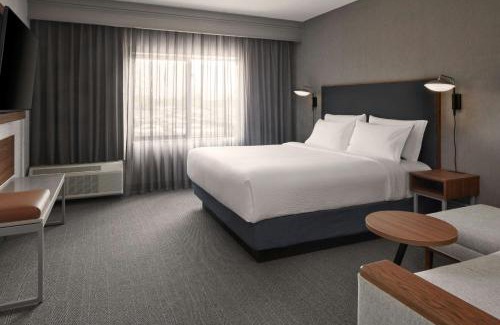 Hamilton Hotel | Courtyard by Marriott Hamilton