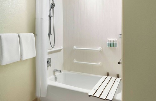 Windsor Hotel | Courtyard By Marriott Hartford/Windsor Airport