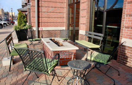 Holland Hotel | Courtyard by Marriott Holland Downtown