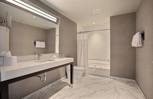Brossard Hotel | Courtyard by Marriott Montreal Brossard