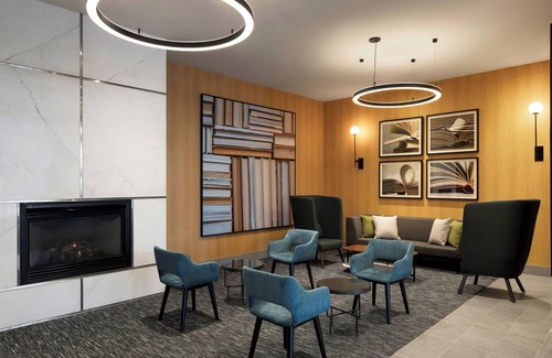 Saint-Laurent Hotel | Courtyard by Marriott Montreal Airport