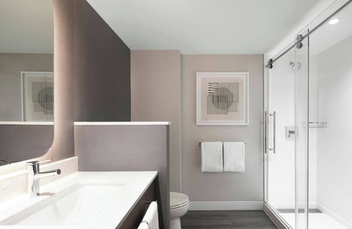 Saint-Laurent Hotel | Courtyard by Marriott Montreal Airport