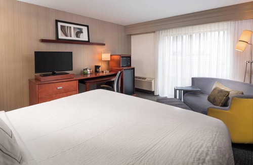 Orange Hotel | Courtyard by Marriott New Haven Orange-Milford