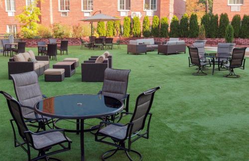 Auburndale Hotel | Courtyard by Marriott New York Queens/Fresh Meadows