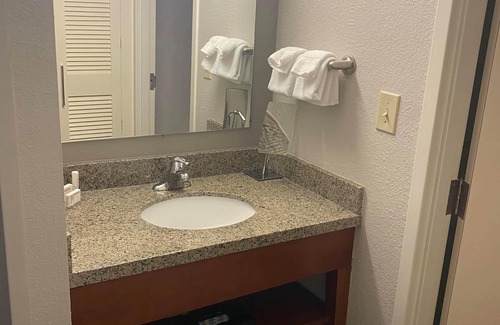 Newport News Hotel | Courtyard by Marriott Newport News Yorktown