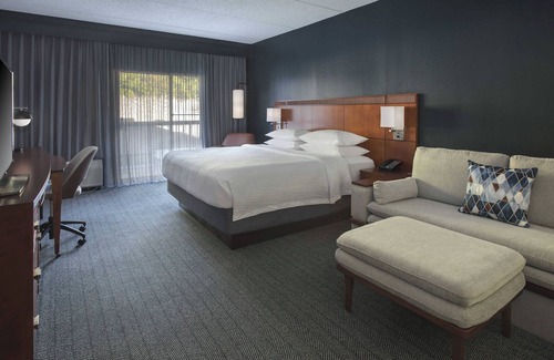 Norwalk Hotel | Courtyard by Marriott Norwalk