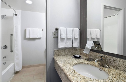 Moon Township Hotel | Courtyard by Marriott Pittsburgh Airport