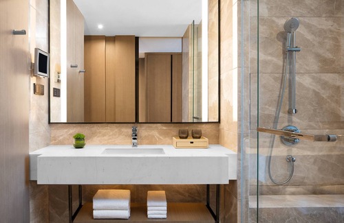 Lougang Hotel | Courtyard by Marriott Shenzhen Bao'an