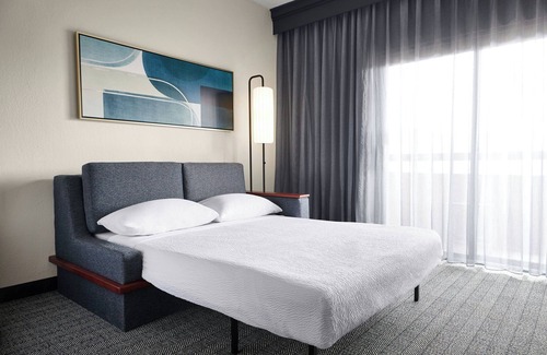 Creve Coeur Hotel | Courtyard by Marriott St Louis Creve Coeur