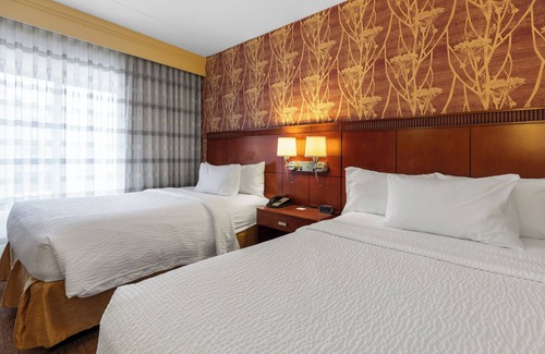 Holland Hotel | Courtyard by Marriott Toledo Airport Holland