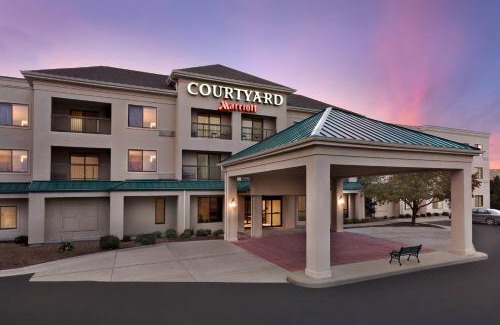Southwest Topeka Hotel | Courtyard by Marriott Topeka