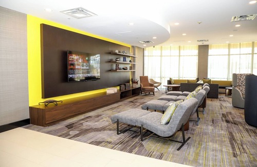 Steeles Industrial Hotel | Courtyard by Marriott Toronto Brampton