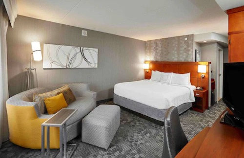 Steeles Industrial Hotel | Courtyard by Marriott Toronto Brampton