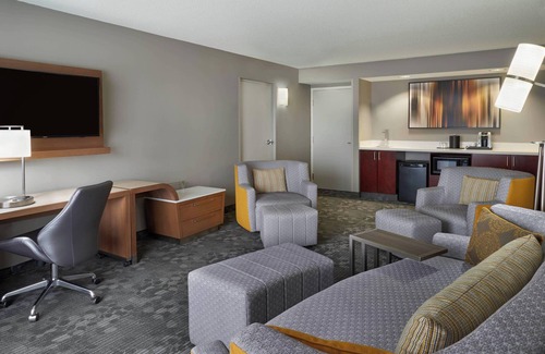 Northeast Mississauga Hotel | Courtyard by Marriott Toronto Airport
