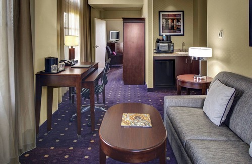 Country Club Plaza Area Hotel | Courtyard by Marriott Kansas City Country Club Plaza