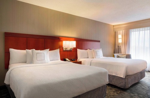 Champaign Hotel | Courtyard Champaign