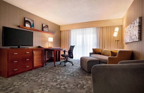 Champaign Hotel | Courtyard Champaign