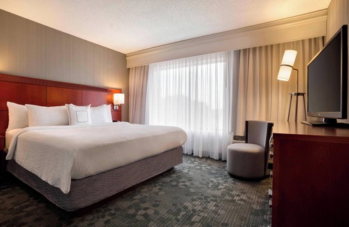 Champaign Hotel | Courtyard Champaign