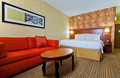 Des Plaines Hotel | Courtyard Chicago O'Hare