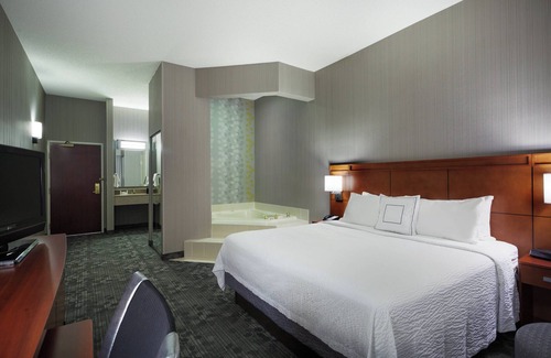 St. Charles Hotel | Courtyard Chicago St. Charles