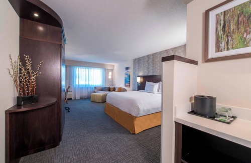 Columbus Hotel | Courtyard Columbus
