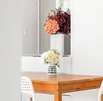 Killara House | Courtyard Double Room - Next to Transport & Shops - Shared Bathroom