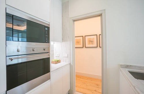 Lisbon Old Town Apartment | Courtyard & Elegance Apartment