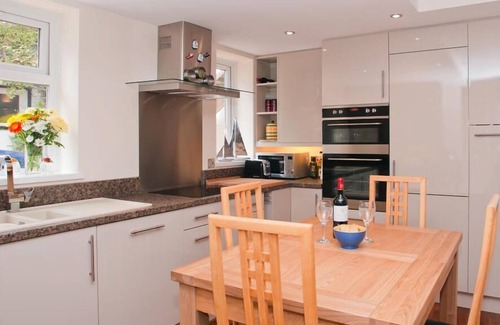 Dartmouth Cottage | COURTYARD HOUSE, family friendly, with a garden in Dartmouth