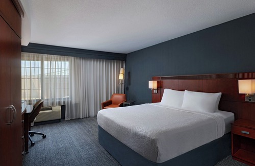 Aksarben - Elmwood Park Hotel | Courtyard Marriott Aksarben Village