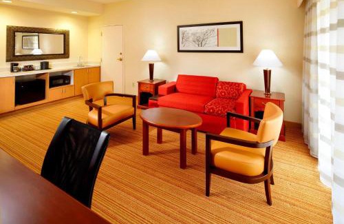 Newark Hotel | Courtyard Newark Granville