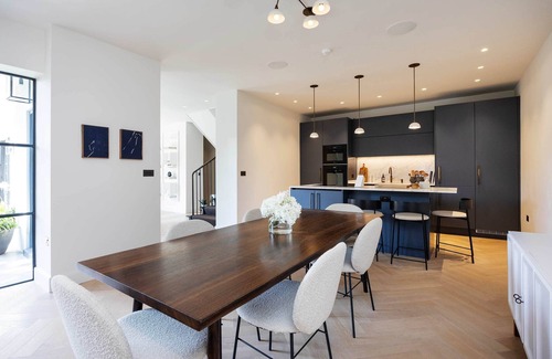 Hampstead House | Courtyard Oasis, by Veeve