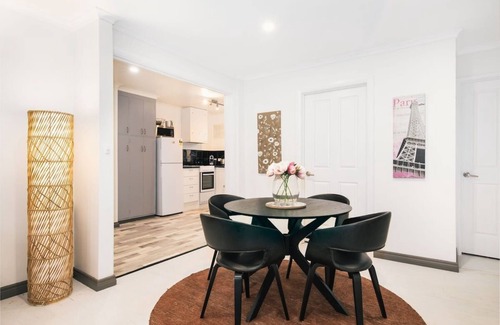 North Hobart Apartment | Courtyard Serenity at Grappa Court North Hobart