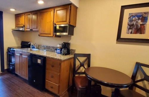 River Ranch Condo | COURTYARD SUITE steps to Pool and Rodeo! 257