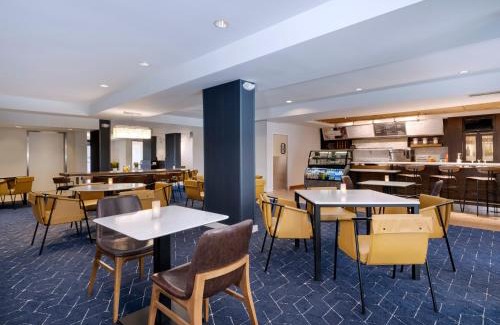 Bearss Plaza Hotel | Courtyard Tampa North/I-75 Fletcher
