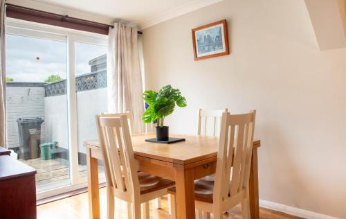 Basildon House | Cousy Haven