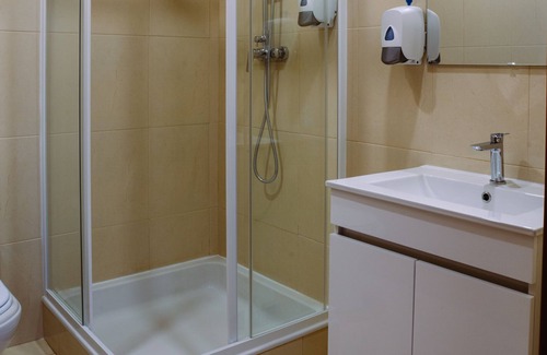 Bravaes Hotel | COVA DE LOBO