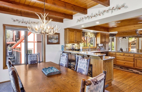 Boulder Bay Cabin | Cove Lakefront Chalet- Hot Tub- Games- Boat Dock