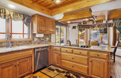 Boulder Bay Cabin | Cove Lakefront Chalet #2098