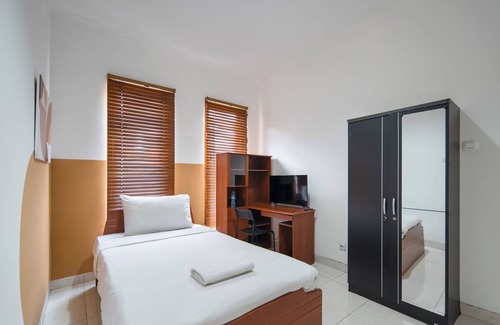 Kemanggisan Hotel | Cove Melita