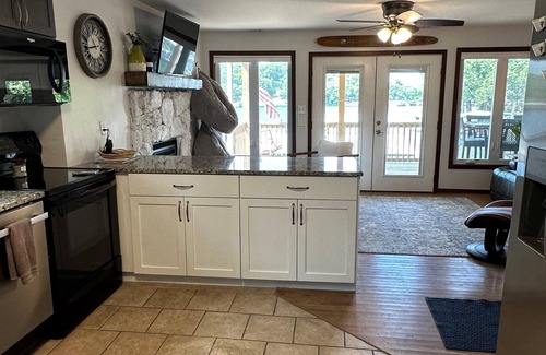 Gravois Mills House | Cove-Out Cottage with | Lost Anchor Tiki Bar