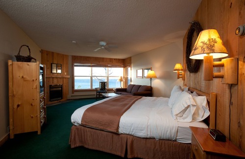 Beaver Bay Hotel | Cove Point Lodge