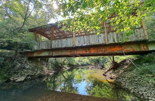 Stanton House | Covered Bridge Tiny Home Bus On The Water In Rrg