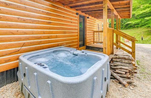 Campton House | Covered Deck and Hot Tub Cozy Retreat in Campton!