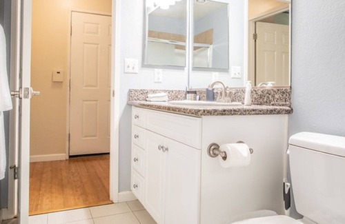 San Ramon Condo | ❤️Covered parking -WIFI Full size W/D in unit. Business Travel Ready.
