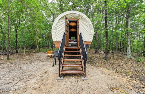 Hochatown Apartment | Covered Wagon Vacation Rental in Broken Bow!