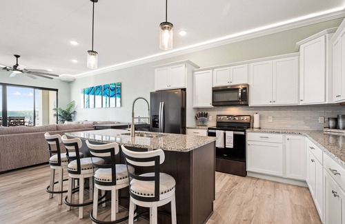 Osage Beach Condo | Coveted Top-Floor @ Topsider w/3 King Suites! Amazing Deck! 36-48' Boat Slips!