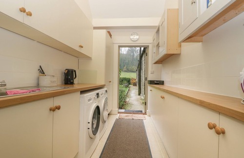 West Knoyle Cottage | COW DROVE COTTAGE, romantic, character holiday cottage in East Knoyle